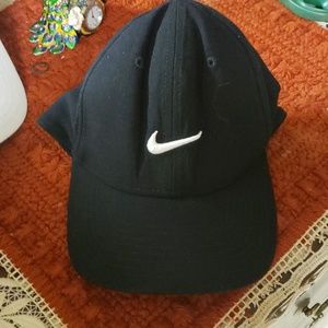 MENs Black nike dri fit Classis99 hat